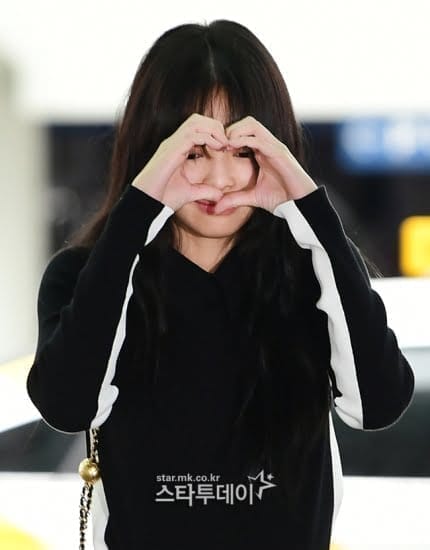Jennies All Black Airport Outfit is Effortlessly Chic 2 Jennies All Black Airport Outfit is Effortlessly Chic 2