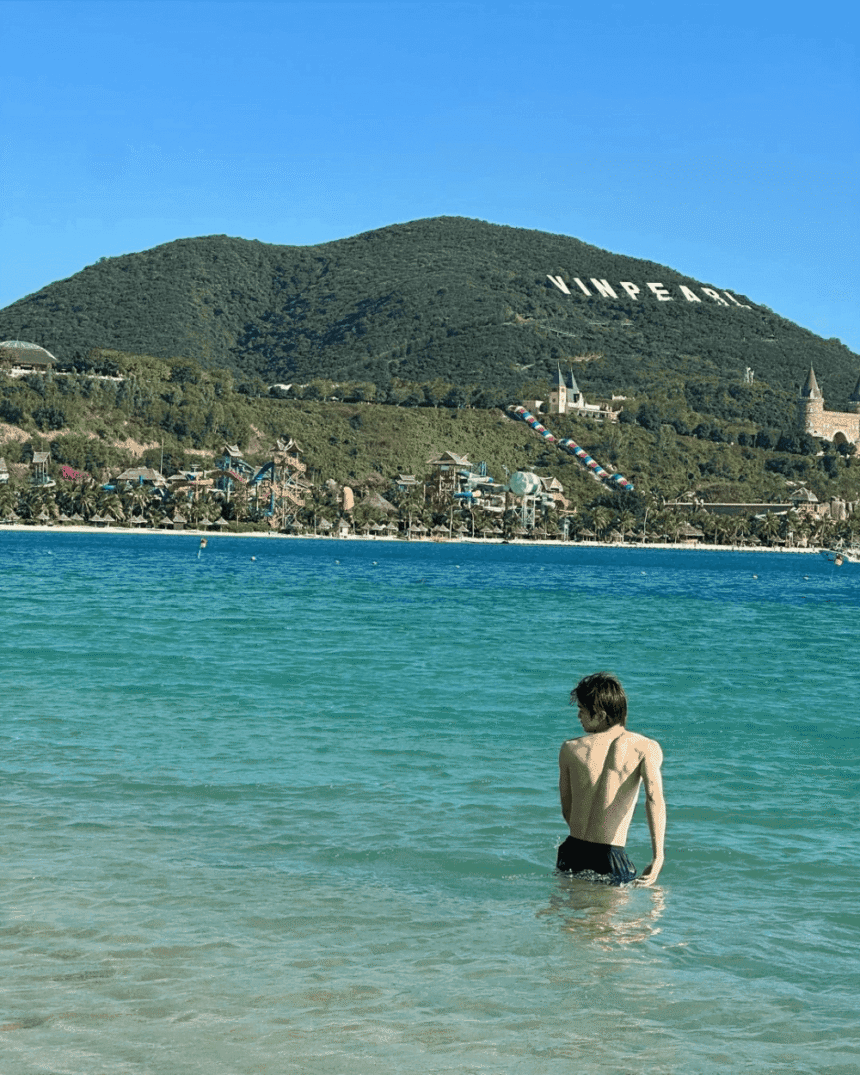 Sungchan Stuns Fans with Vacation Pics