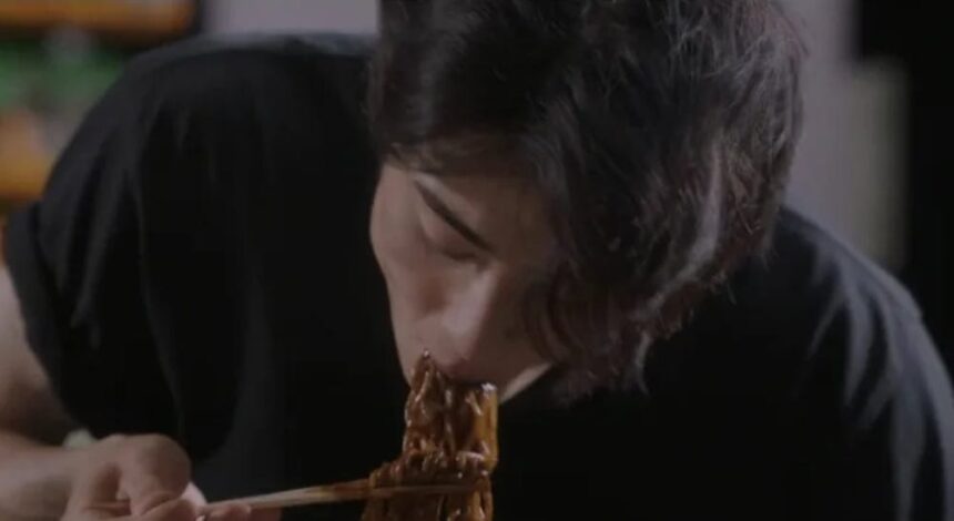 Cha Eun woos Jajangmyeon Scene in Wonderful World Goes Viral