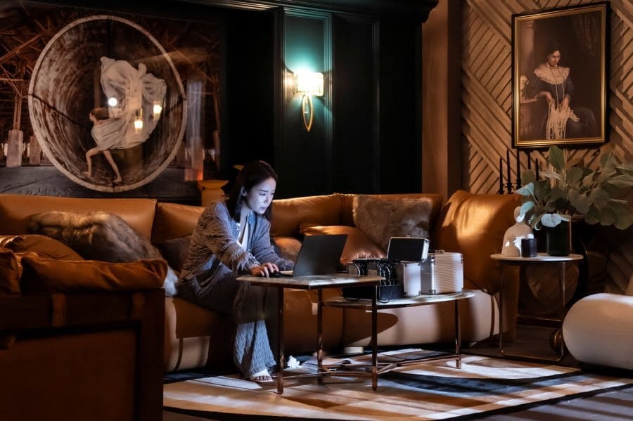 Geum Ra Hee first episode shows Geum Ra Hee staring intently at a laptop screen 2 Geum Ra Hee first episode shows Geum Ra Hee staring intently at a laptop screen 2