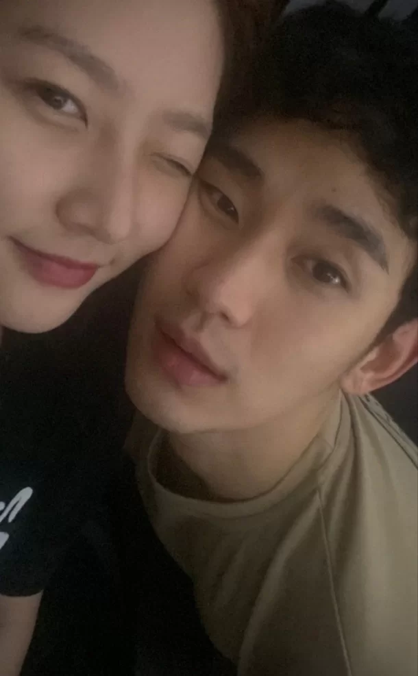 Kim Soo hyun and Kim Sae rons Late Night SNS Post Sparks Dating Rumors Kim Soo hyun and Kim Sae rons Late Night SNS Post Sparks Dating Rumors