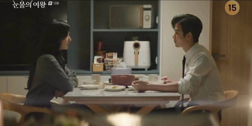 The Queen of Tears Hong Hae In Confesses Her Feelings in Emotional Encounter The Queen of Tears Hong Hae In Confesses Her Feelings in Emotional Encounter
