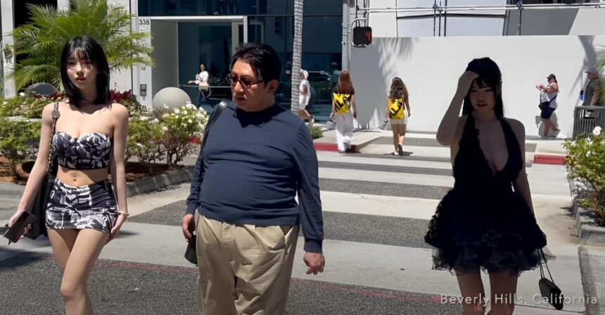 Bang Si hyuk Spotted in Los Angeles with BJ Juice Seyeon Bang Si hyuk Spotted in Los Angeles with BJ Juice Seyeon