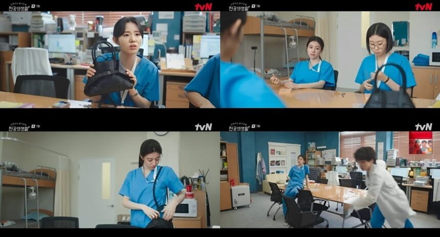 Resident Playbook Go Yoon jung Hilariously Caught Trying On Shin Shi as Luxury Handbag Resident Playbook Go Yoon jung Hilariously Caught Trying On Shin Shi as Luxury Handbag