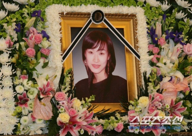 Shim Jin hwa and Kim Won hyo Show Deep Respect for Late Kim Hyung euns Family Shim Jin hwa and Kim Won hyo Show Deep Respect for Late Kim Hyung euns Family