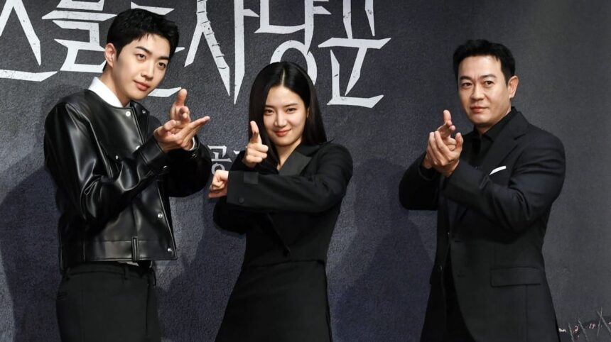 ‘Hunter with a Scalpel Premieres Soon—Park Ju hyun Opens Up ‘Hunter with a Scalpel Premieres Soon—Park Ju hyun Opens Up