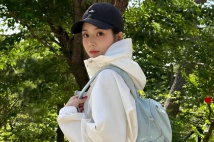 Kwon Eun bi Wows Fans with Mountain Climb Photos