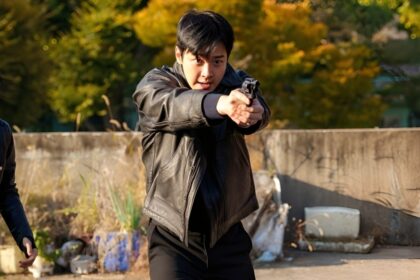 Jang Dong-yoon Holding a Gun in SBS Drama
