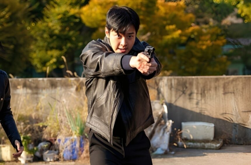 Jang Dong-yoon Holding a Gun in SBS Drama