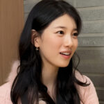 Suzy guest appearance on Jo Hyun-ah’s Thursday Night YouTube program, September 23 episode, where Jo Hyun-ah called Suzy the guardian of her self-esteem.